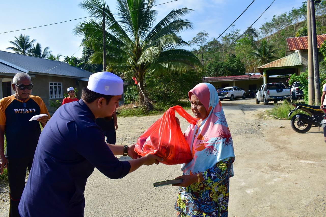 Sumbangan pek makanan di Machang, Kelantan